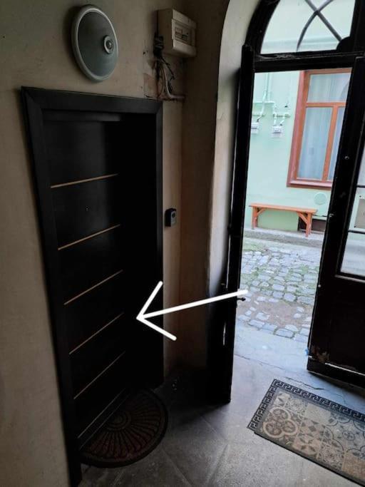 Sofia'S Home Comfy Studio In The Old Town Brasov Exterior photo